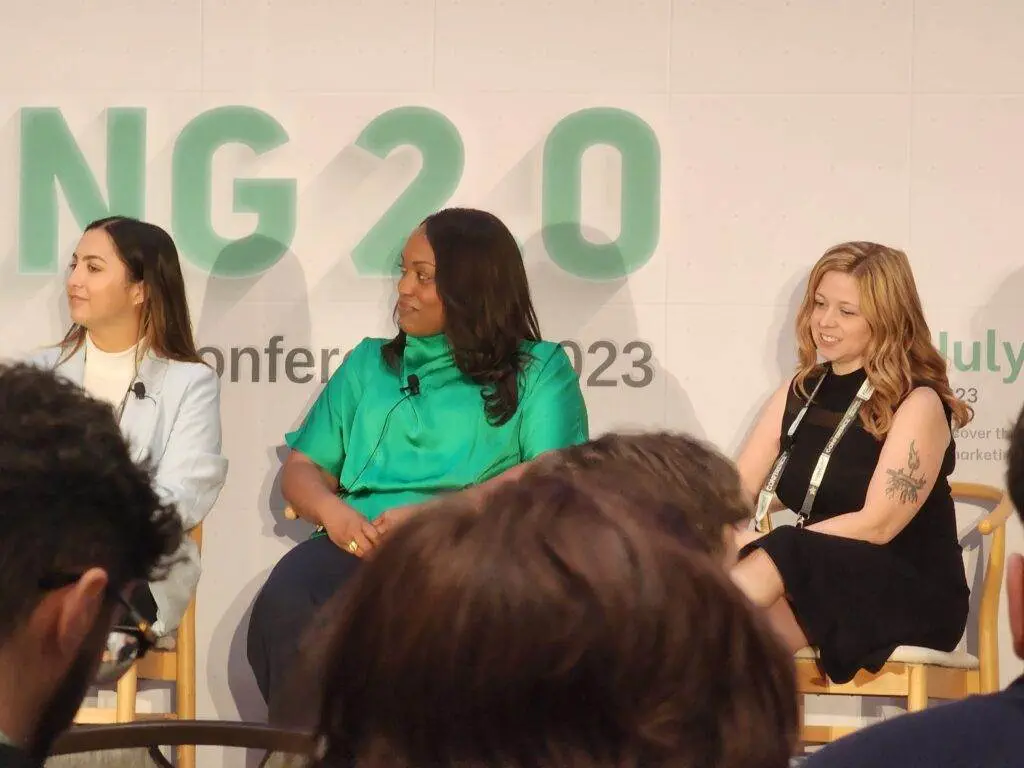 Image of Arianna Lupi, Catherine Montogomery and Amanda Bernard at the Marketing 2.0 Confernece